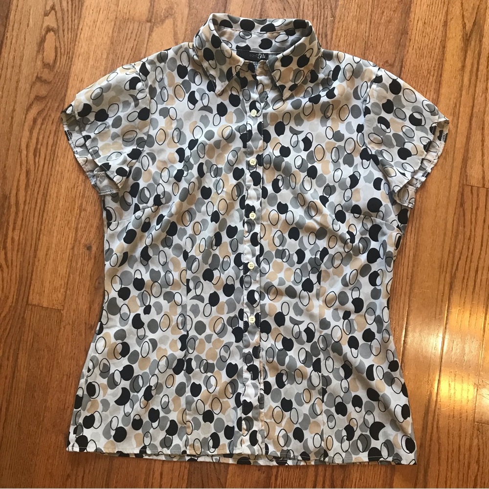 Women’s Dressy Short-Sleeve Button-up Blouse Shirt; size Small